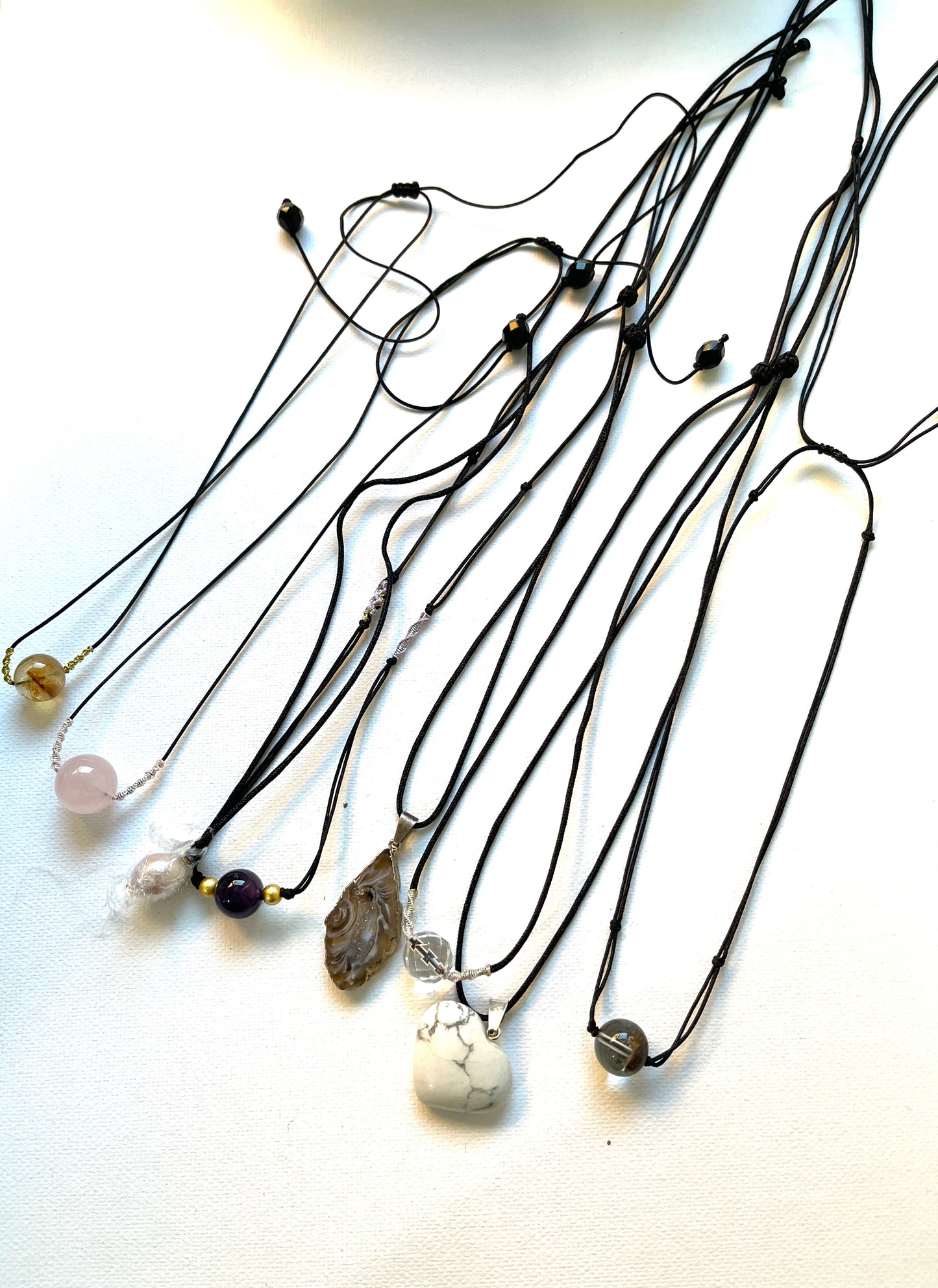 Dije piedras con collar hilo amatista#fluorita#cuarzoblanco#cuarzorosa y más