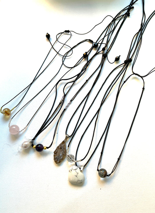 Dije piedras con collar hilo amatista#fluorita#cuarzoblanco#cuarzorosa y más