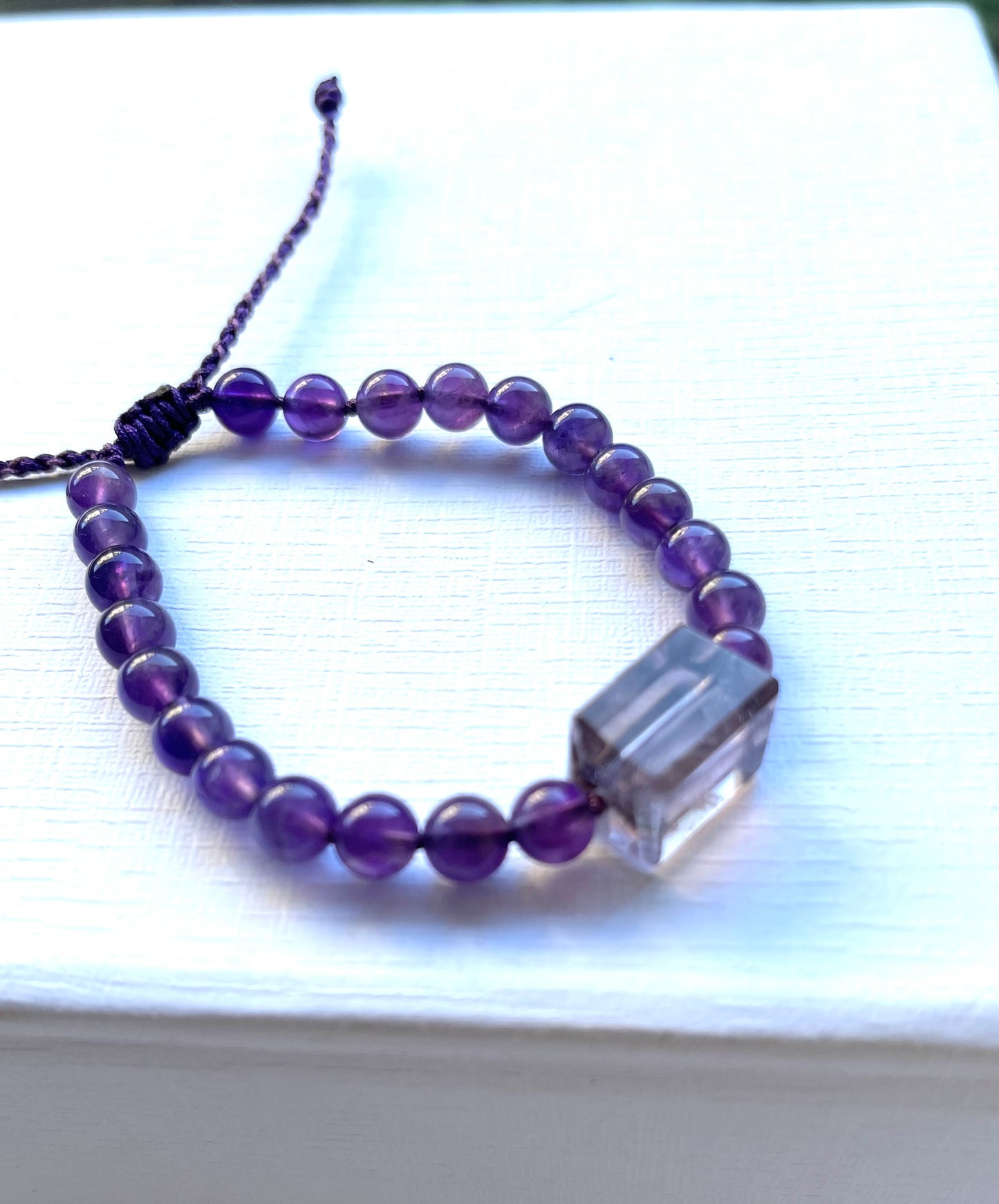 pulsera amatista con hilo ajustable