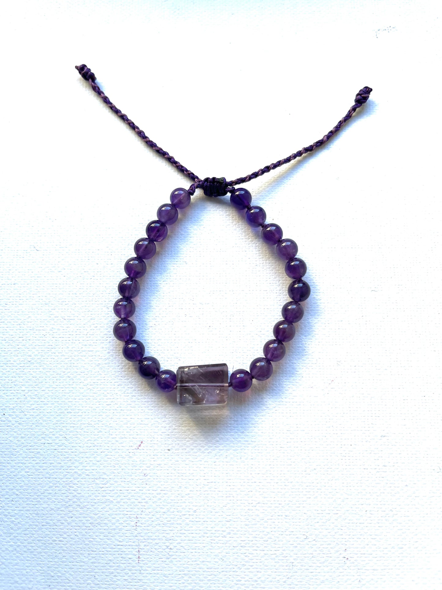 pulsera amatista con hilo ajustable